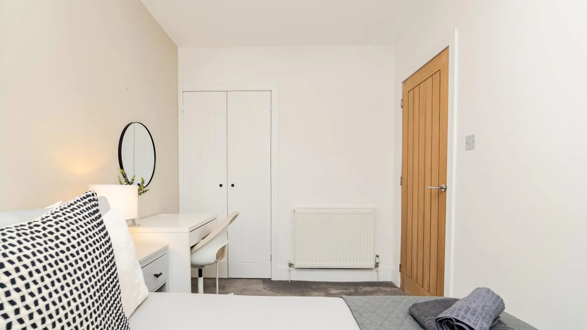 3 Bedroom House-Free Parking Broxburn 0*,  United Kingdom