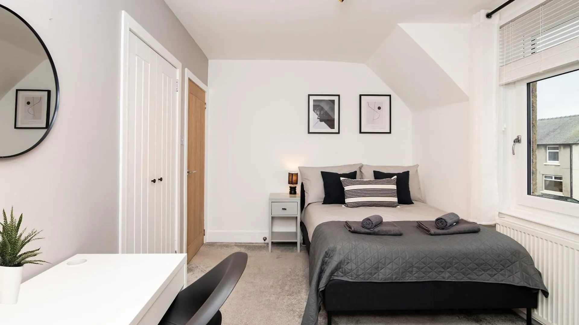 3 Bedroom House-Free Parking Broxburn 0*,  United Kingdom
