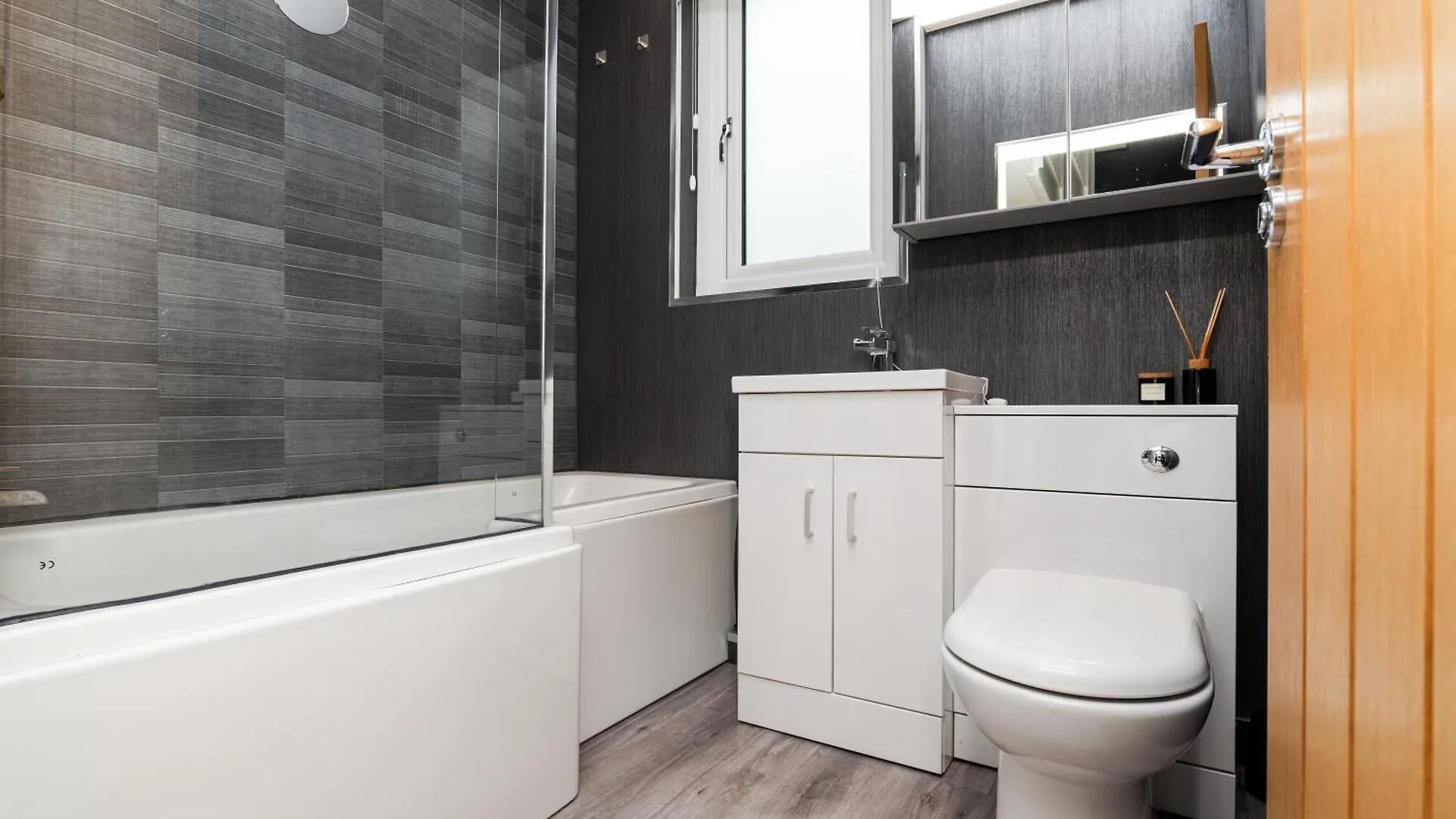 3 Bedroom House-Free Parking Broxburn