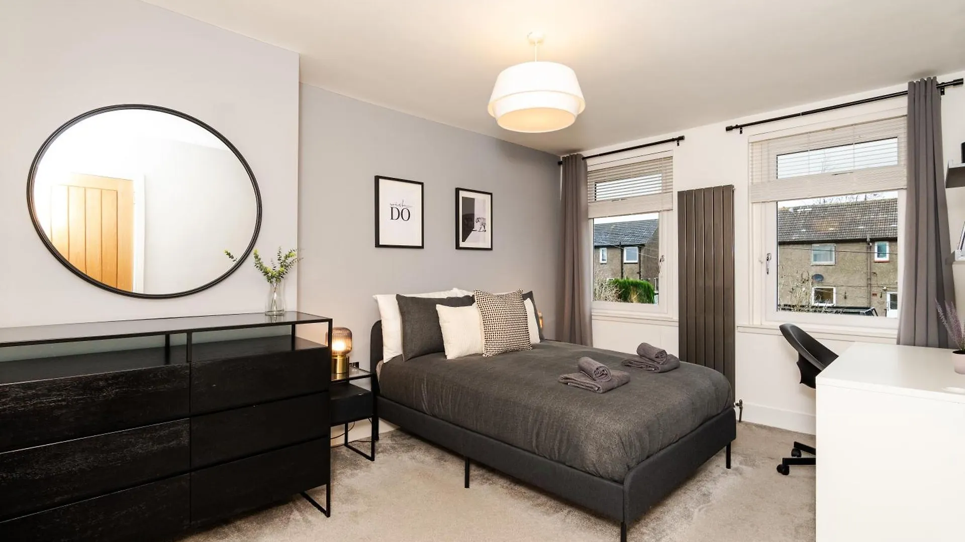 3 Bedroom House-Free Parking Broxburn 0*,  United Kingdom